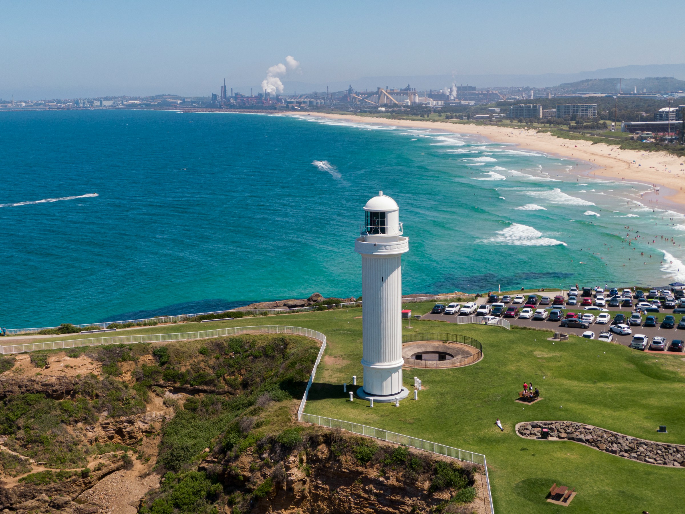 Flagstaff Point lighthouse over Wollongong's beaches — Wollongong's home market